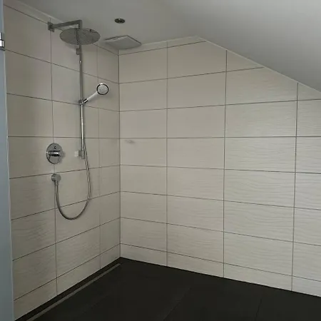Modern For Up To 4 People In Apartment