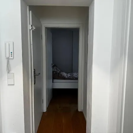 Modern For Up To 4 People In 公寓 *