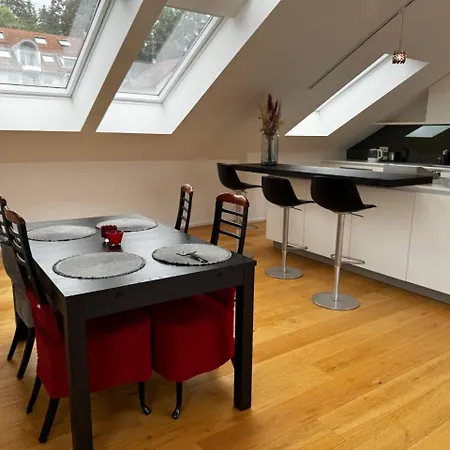 Modern For Up To 4 People In Apartment *